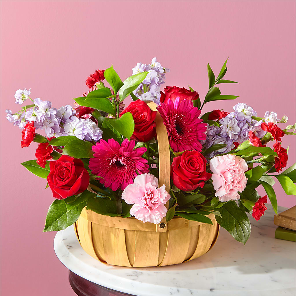 Pink Picnic Basket – CLARKSON FLOWERS & GIFTS, Mississauga ON