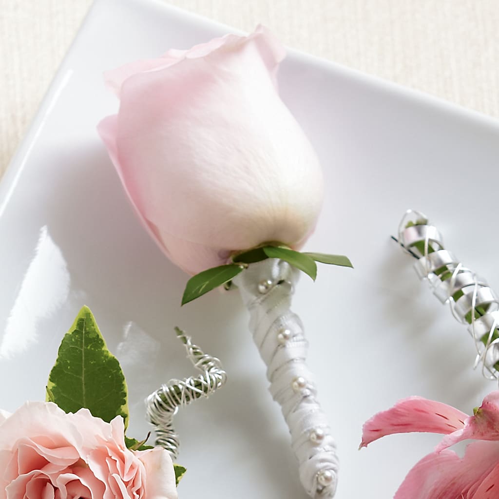 Pink Rose Boutonniere – CLARKSON FLOWERS & GIFTS, Mississauga ON