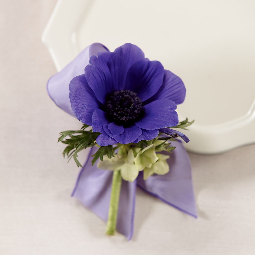 Purple Passion Boutonniere – CLARKSON FLOWERS & GIFTS, Mississauga ON