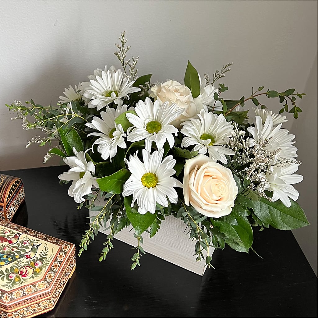 Fresh Linen Box Bouquet – CLARKSON FLOWERS & GIFTS, Mississauga ON