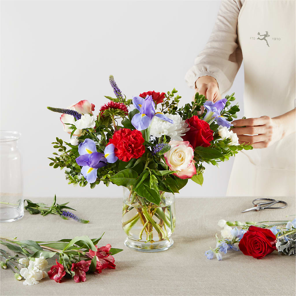 Star Spangled - A Florist Original – CLARKSON FLOWERS & GIFTS, Mississauga ON