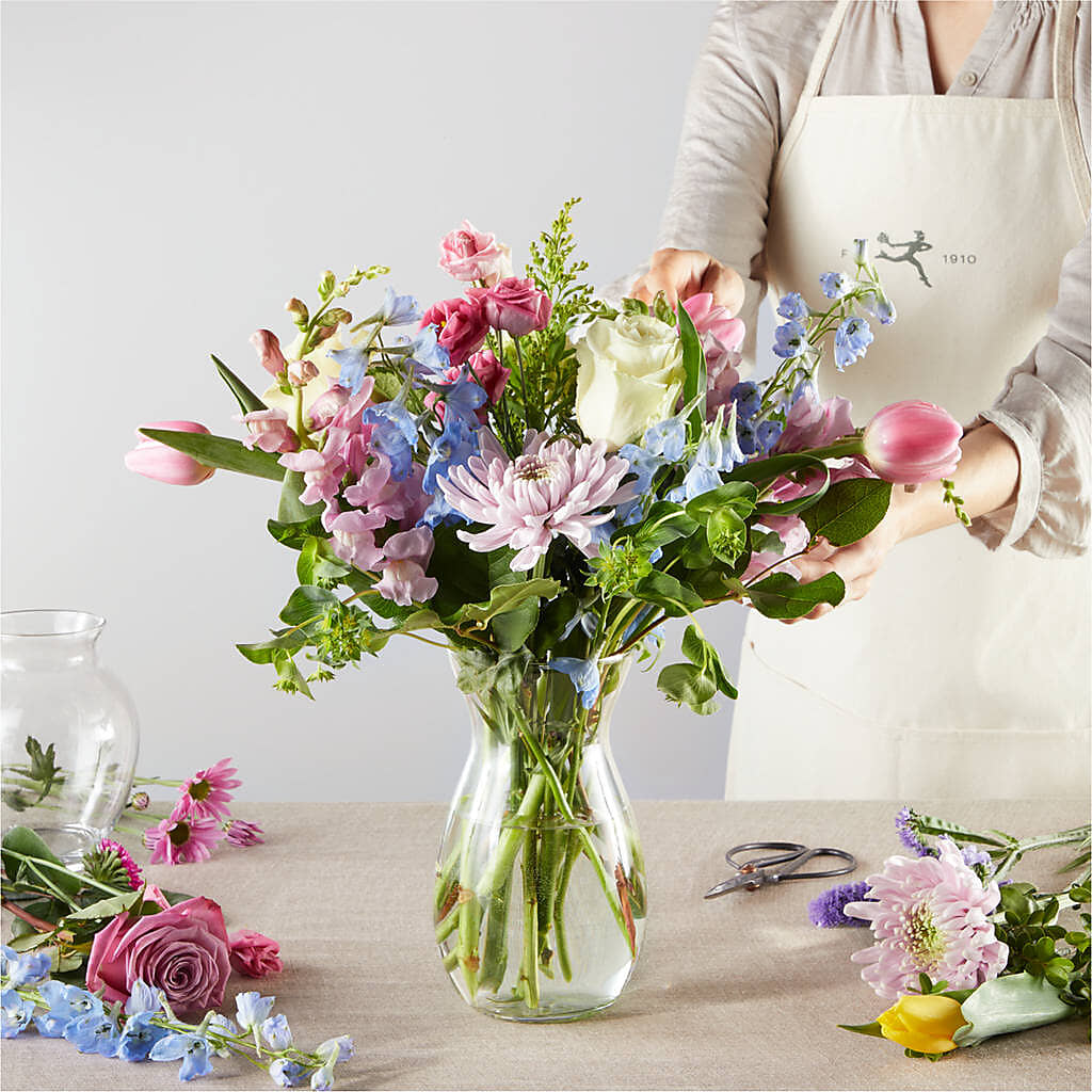 Pastel Tradition - A Florist Original – CLARKSON FLOWERS & GIFTS, Mississauga ON
