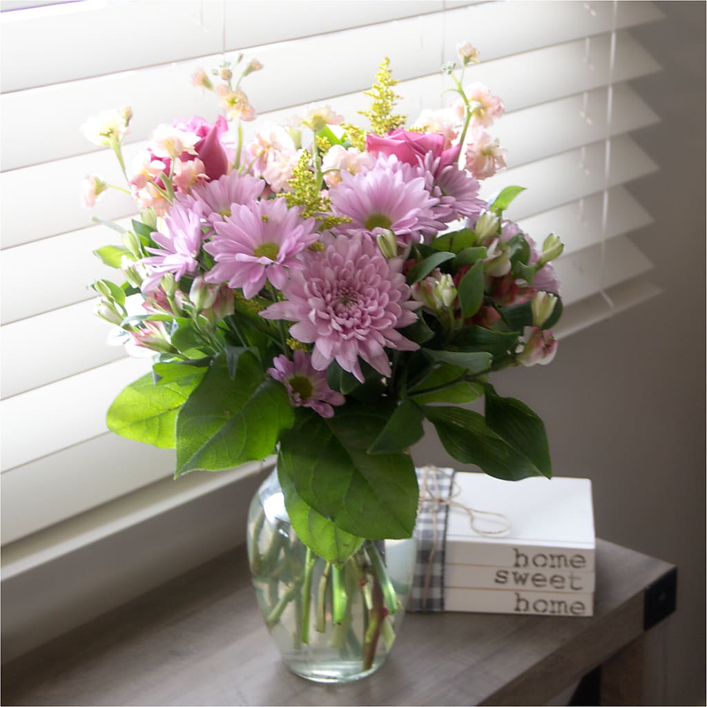 Pastel Tradition - A Florist Original – CLARKSON FLOWERS & GIFTS, Mississauga ON