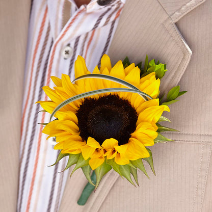 Free Spirit Boutonniere – CLARKSON FLOWERS & GIFTS, Mississauga ON